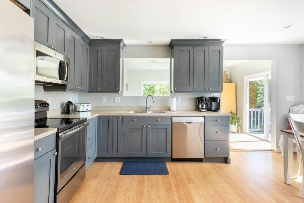 Unique Retreat With Private Patio, 4 King Beds And Bbq Villa Groton Exterior photo