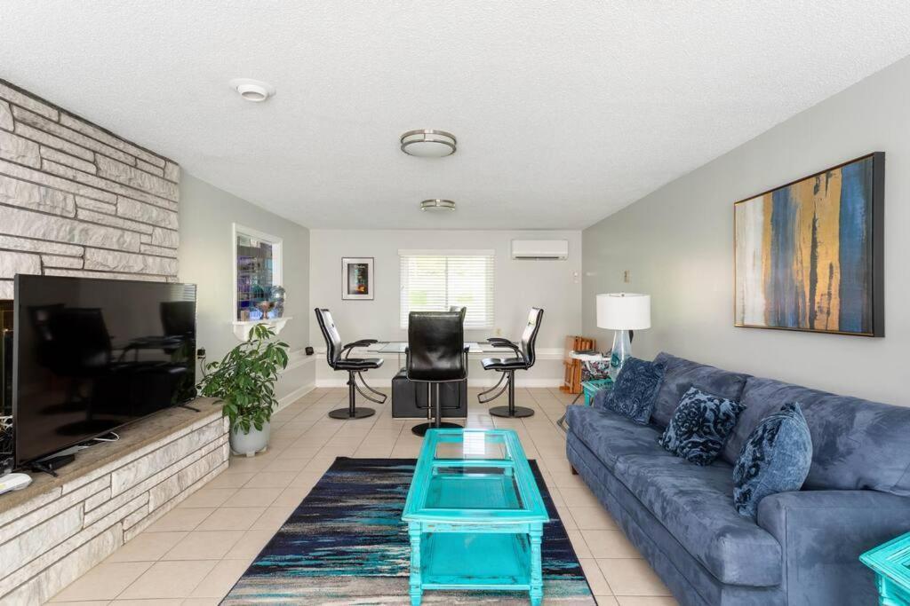 Unique Retreat With Private Patio, 4 King Beds And Bbq Villa Groton Exterior photo